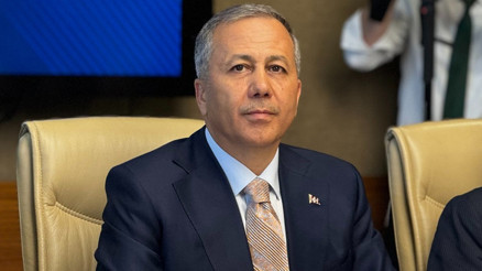 Son dakika... Bakan Yerlikaya: İstanbulda çöken bina ihbarı gelmedi