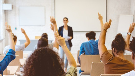 Bugün ve yarın üniversiteler tatil mi, kaç gün tatil 24-25 Nisan üniversiteler açık mı olacak, hangi üniversiteler tatil