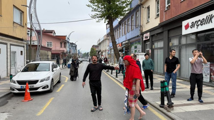 Depreme hamamda yakalandı... Peştamalla sokağa fırladı