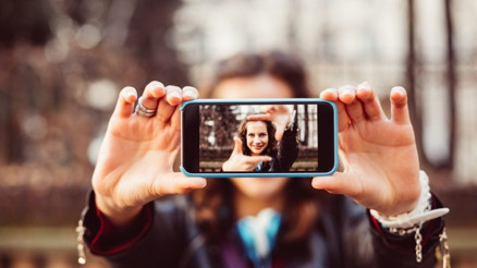 Telefon ekranındaki güzellik: Gerçekten gördüğümüz bu mu