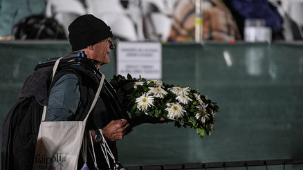 Avustralya ve Yeni Zelandalılar Şafak Ayini için Anzak Koyuna geldi