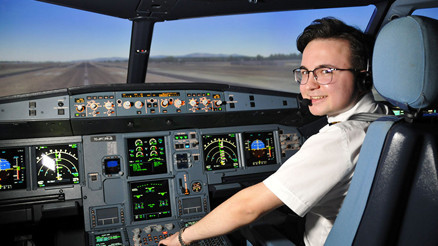 THYnin en genç pilotu: 17 yaşında lisans aldı, 22 yaşında pilot oldu THYnin en genç pilotu: 17 yaşında lisans aldı, 22 yaşında pilot oldu