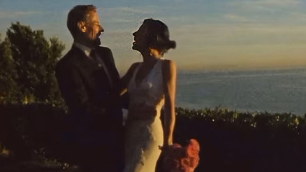 Eski karısı ‘Beni iki kızımla beş kuruşa muhtaç bıraktı’ diye ağlıyordu… Ünlü oyuncu genç aşkıyla evlendi Eski karısı ‘Beni iki kızımla beş kuruşa muhtaç bıraktı’ diye ağlıyordu… Ünlü oyuncu genç aşkıyla evlendi