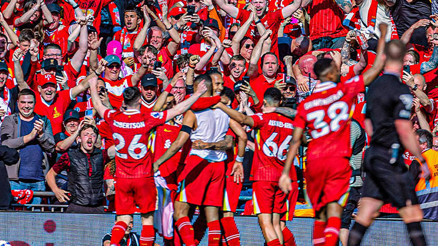 Premier Ligde şampiyon Liverpool Salah tarihe geçti