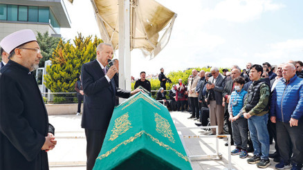 Öğretmenini uğurladı