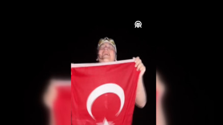 Yüzücü Aysu Türkoğlu, Kaiwi Kanalını başarıyla geçti