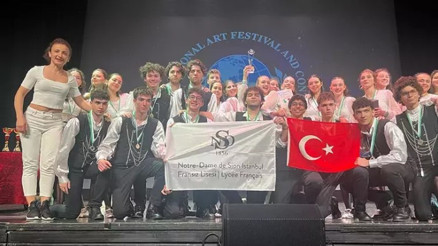 Liselilerden halk oyunlarında büyük zafer: Roma’dan birincilik ve büyük ödülle döndüler