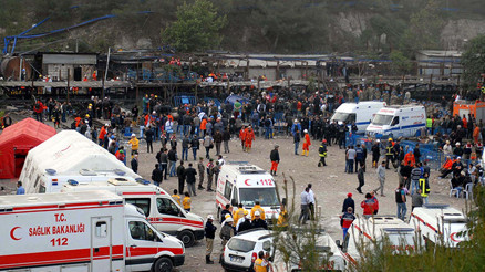 301 işçi hayatını kaybetmişti Soma faciasında 18 kamu görevlisine 5 ay ile 6 ay 7 gün arasında değişen hapis cezası 301 işçi hayatını kaybetmişti Soma faciasında 18 kamu görevlisine 5 ay ile 6 ay 7 gün arasında değişen hapis cezası