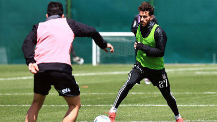 Beşiktaş Fenerbahçe maçı öncesi 2 eksikle çalıştı