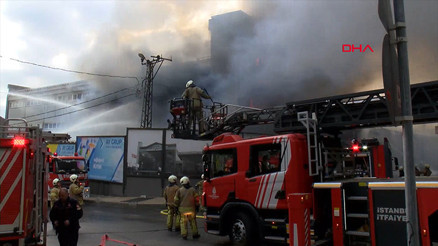 Sancaktepede iş merkezinde yangın