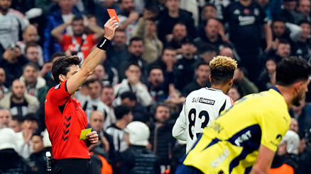 Beşiktaş-Fenerbahçe derbileri hırçın geçiyor: 40 maçta 30 kırmızı kart çıktı