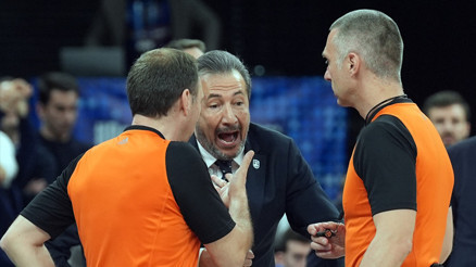 Anadolu Efes Başantrenörü Luca Banchi: Seriyi beşinci maça taşımak istiyoruz Anadolu Efes Başantrenörü Luca Banchi: Seriyi beşinci maça taşımak istiyoruz