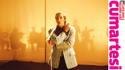 ‘Bohem’ bir hayatın boğuk sesli şarkıcısı... ‘Bohem’ bir hayatın boğuk sesli şarkıcısı...