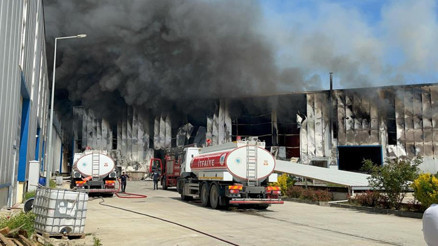 Son dakika... Tekirdağda fabrika yangını Üst üste patlama sesleri duyuldu