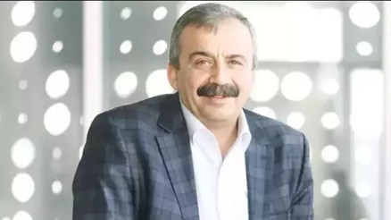 Sırrı Süreyya Önder hayatını kaybetti, Hande Fırat canlı yayında açıkladı Sırrı Süreyya Önder hayatını kaybetti, Hande Fırat canlı yayında açıkladı