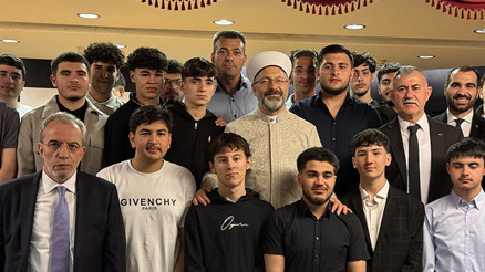 Erbaş, Viyana’da Türk toplumunun temsilcileriyle buluştu