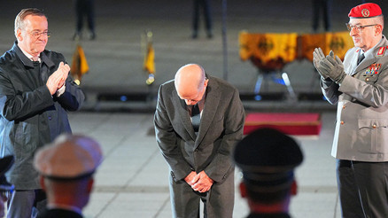 Scholz’a askeri törenle veda: ‘Almanya ancak...’