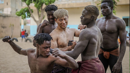 Senegalde Japon güreşçi Shogo, çocukları olimpiyatlara hazırlarken kendi de geleneksel güreş öğreniyor