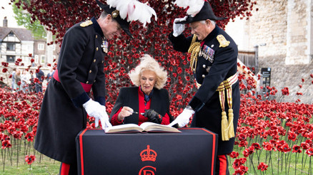 Yıllarca yuva yıkan kadın diye damgalandı... Kocası sayesinde adını tarihe bile yazdırdı... Şovunu da yapıyor, keyfini de sürüyor