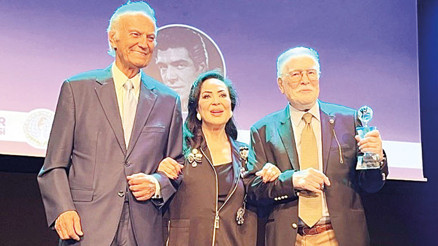 Türkan Sultandan eğitime destek