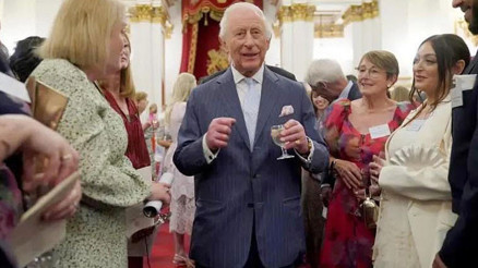 Kıbrıslı Türk kızı, Kral tarafından onurlandırıldı