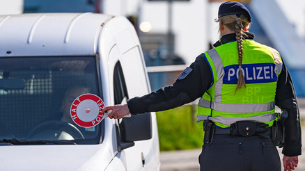 Almanya sınır kontrollerini sıkılaştırıyor