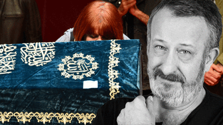 Usta sanatçı Naşit Özcana veda... Eşi tabutunu öperek uğurladı