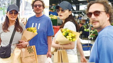 Semt pazarında ünlü var Sana sarı laleler aldım...