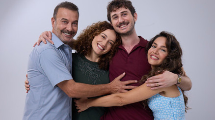 Sıcak Büfe ekibi afişe oldu Sıcak Büfe ekibi afişe oldu