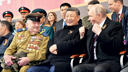 Putin, silahlar ve konuklarla gövde gösterisi yaptı: Şi, Sisi, Paşinyan, Maduro, Abbas... Tanklar, SİHA’lar ve tüm liderler