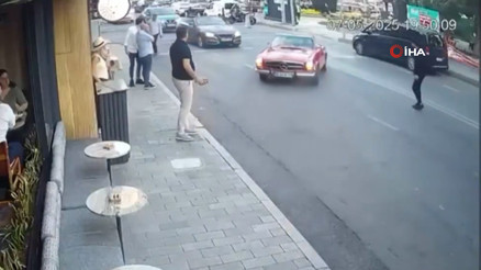 Vale teslim aldığı lüks araçla kaza yaptı İşte o anlar...