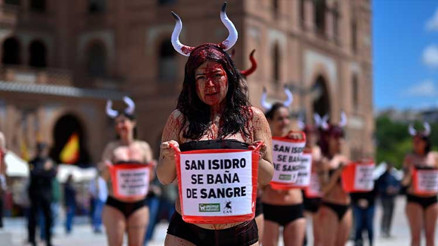 Boğa güreşlerine karşı eylem yaptılar