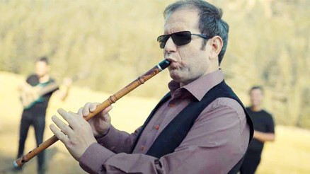 Dünyası müzik ve eğitimle aydınlanıyor... Nota okuyamazsın dediler öğretmen ve müzisyen oldu Dünyası müzik ve eğitimle aydınlanıyor... Nota okuyamazsın dediler öğretmen ve müzisyen oldu