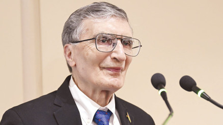 Biliminsanı hem de bir yol gösterici