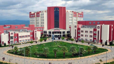 Aydında bıçak parası aldığı öne sürülen profesör ile sekreteri gözaltında