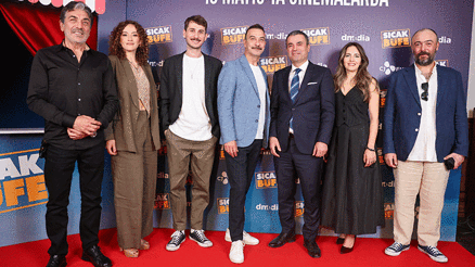 Komedinin sevilen yüzleri bir arada... Sıcak Büfeden kahkaha taştı