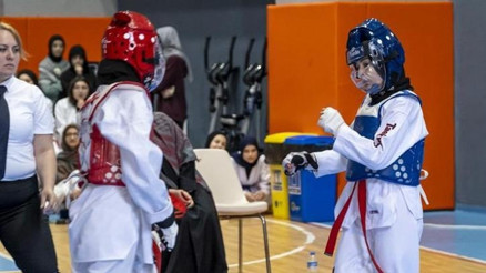 TÜRGEV Ortaöğretim Yurtlar Arası Teakwondo Turnuvası nefes kesti