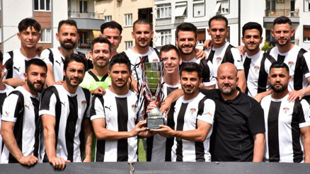 Manisaspor, şampiyonluk kupasını kaldırdı