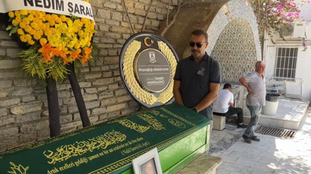 Acı haberi sette aldı Acı haberi sette aldı