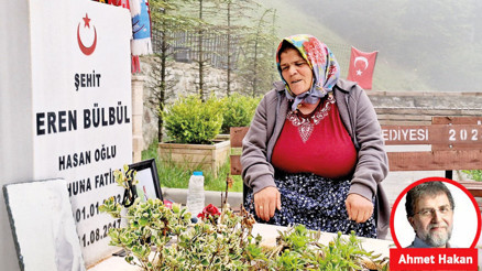 Bak bu şehit annesi hiç de mırın kırın etmiyor