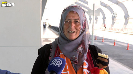 Galatasaraylı kadın çiftçi Neslihan Demir Kayserispor maçı için yola çıktı: Osimheni ikna etmeye çalışacağım