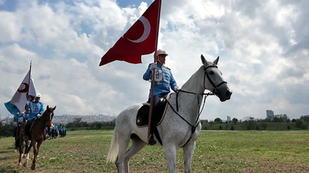 MSBden 19 Mayısa özel klip: 16 büyük Türk devletinin bayrağını taşıyan atlı yer aldı