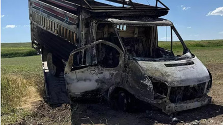 Baba ve 15 yaşındaki oğlunun yanan kamyonette cesetleri bulundu