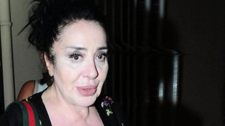 Her şey Paristen gelen bir bavulla başlamıştı... Dikişçi hayata tutunsaydı, yeni yaşını kutlayacaktı