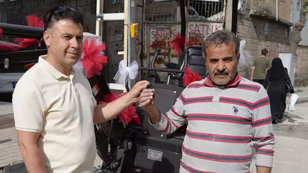 Patron, çalışanına 1 milyon TLlik iş makinesi hediye etti