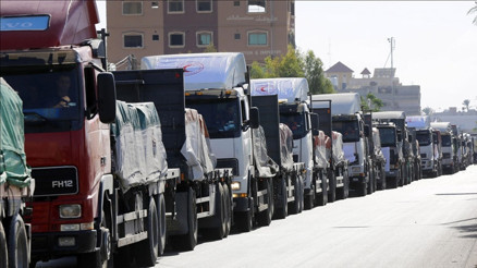 81 günlük abluka sona erdi: İnsani yardım TIRları Gazzeye girdi