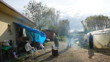 Hikayeleri yürek burktu, 2 yıldır okulda yaşıyorlar