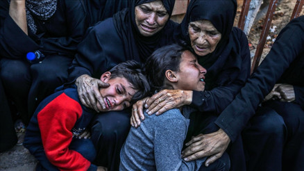 Filistinliler için saygı duruşu yapan Fransız öğretmene uzaklaştırma