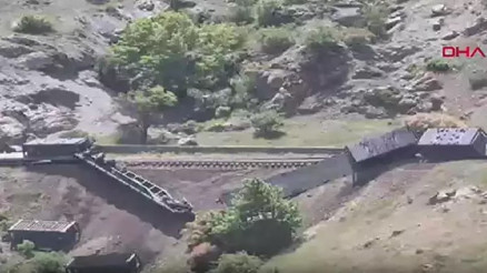 Elazığ’ın Maden ilçesinde yük treni raydan çıktı