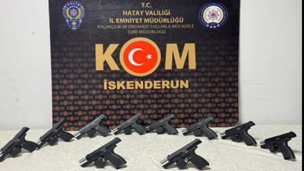 Araç değil sanki mühimmat deposu, motoruna kadar silahla doldurmuşlar